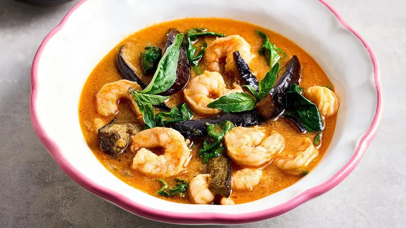 Curry rouge thaï aux crevettes de Joe Wicks
