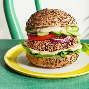 Burgers de falafel à la betterave de Joe Wicks