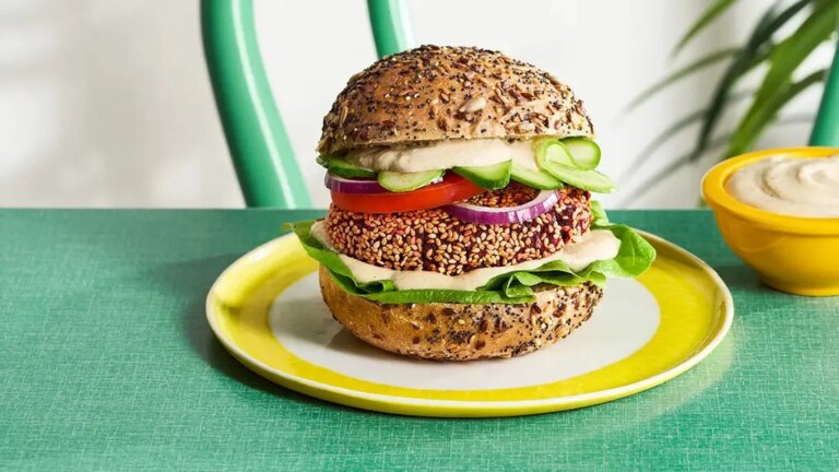 Burgers de falafel à la betterave de Joe Wicks
