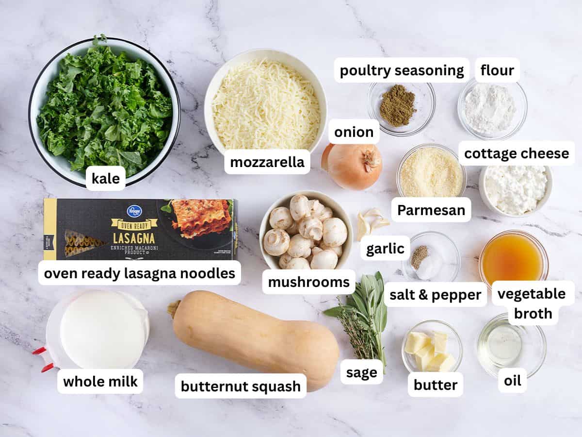 Les ingrédients pour faire des lasagnes à la courge musquée avec étiquettes.