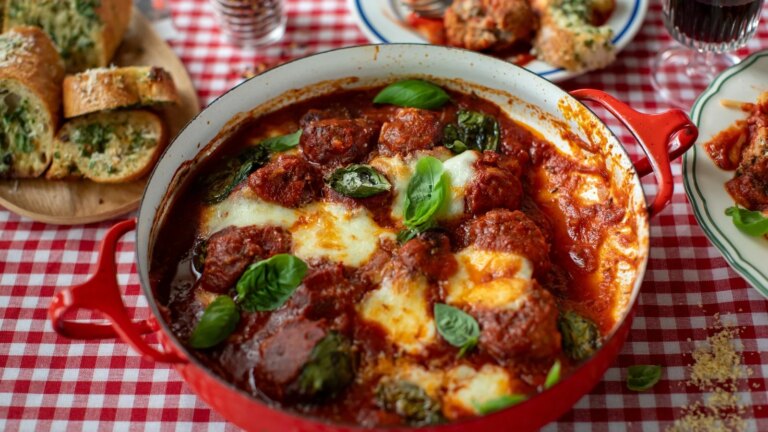 Donal's Italian Kitchen : boulettes de viande au four et pain à l'ail