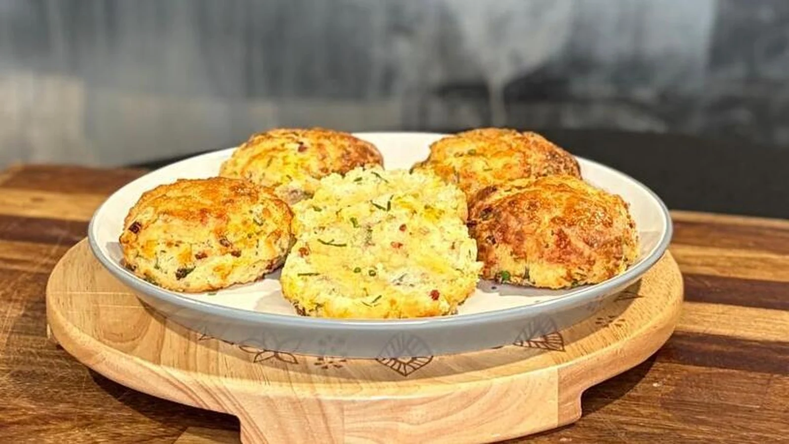 Scones au bacon, cheddar et ciboulette de Shane Smith : aujourd'hui
