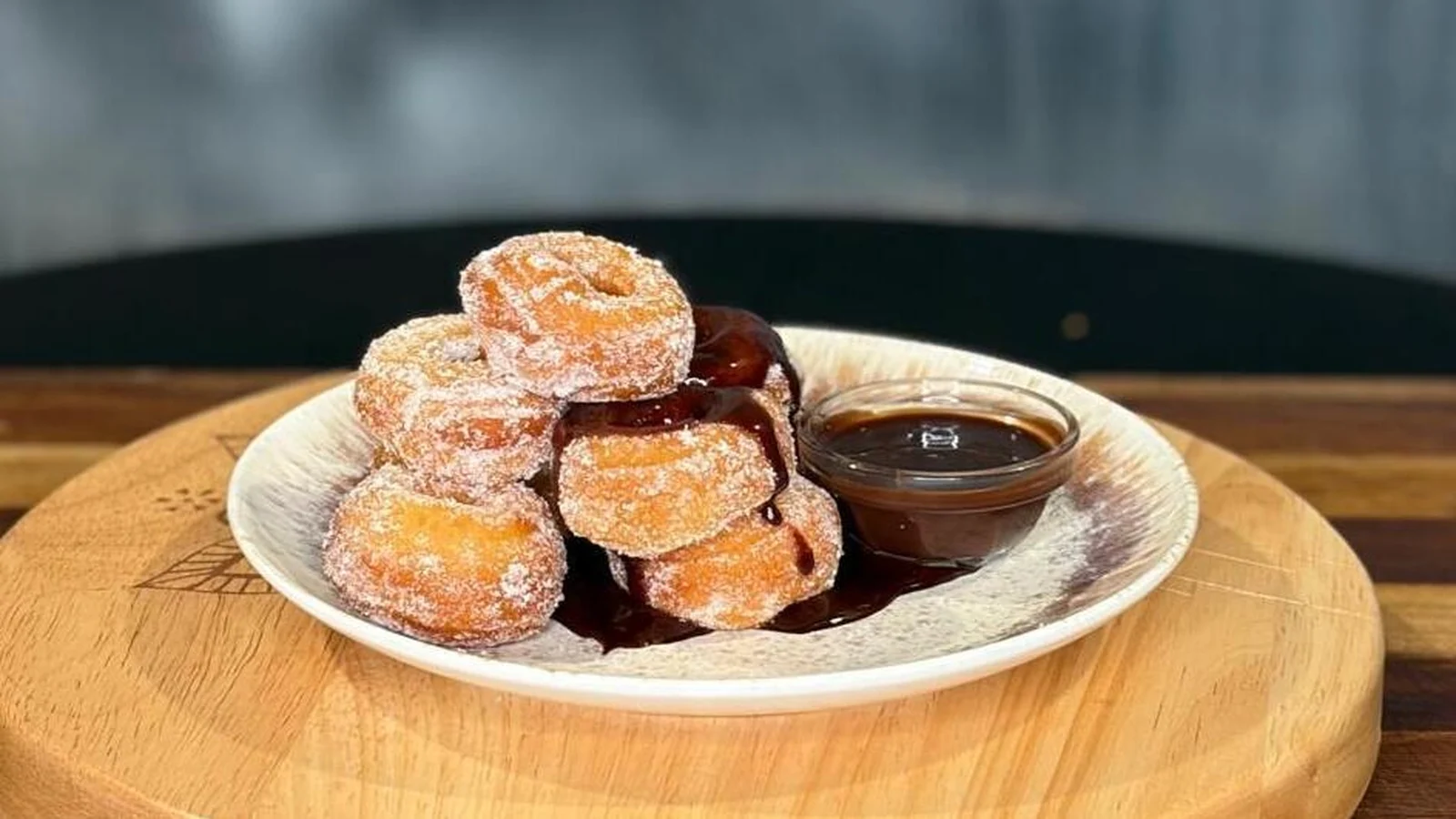 Les mini beignets à la cannelle et sauce chocolat de Mags Roche : Aujourd'hui