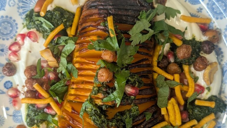Courge musquée hasselback d'Eunice Power avec yaourt irlandais