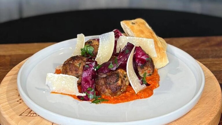 Boulettes de viande de Kevin Aherne à la sauce romesco : Aujourd'hui