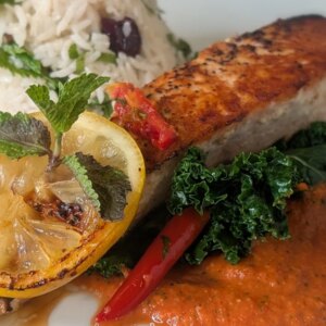 Saumon rôti de Trisha avec sauce au poivron rouge : Aujourd'hui