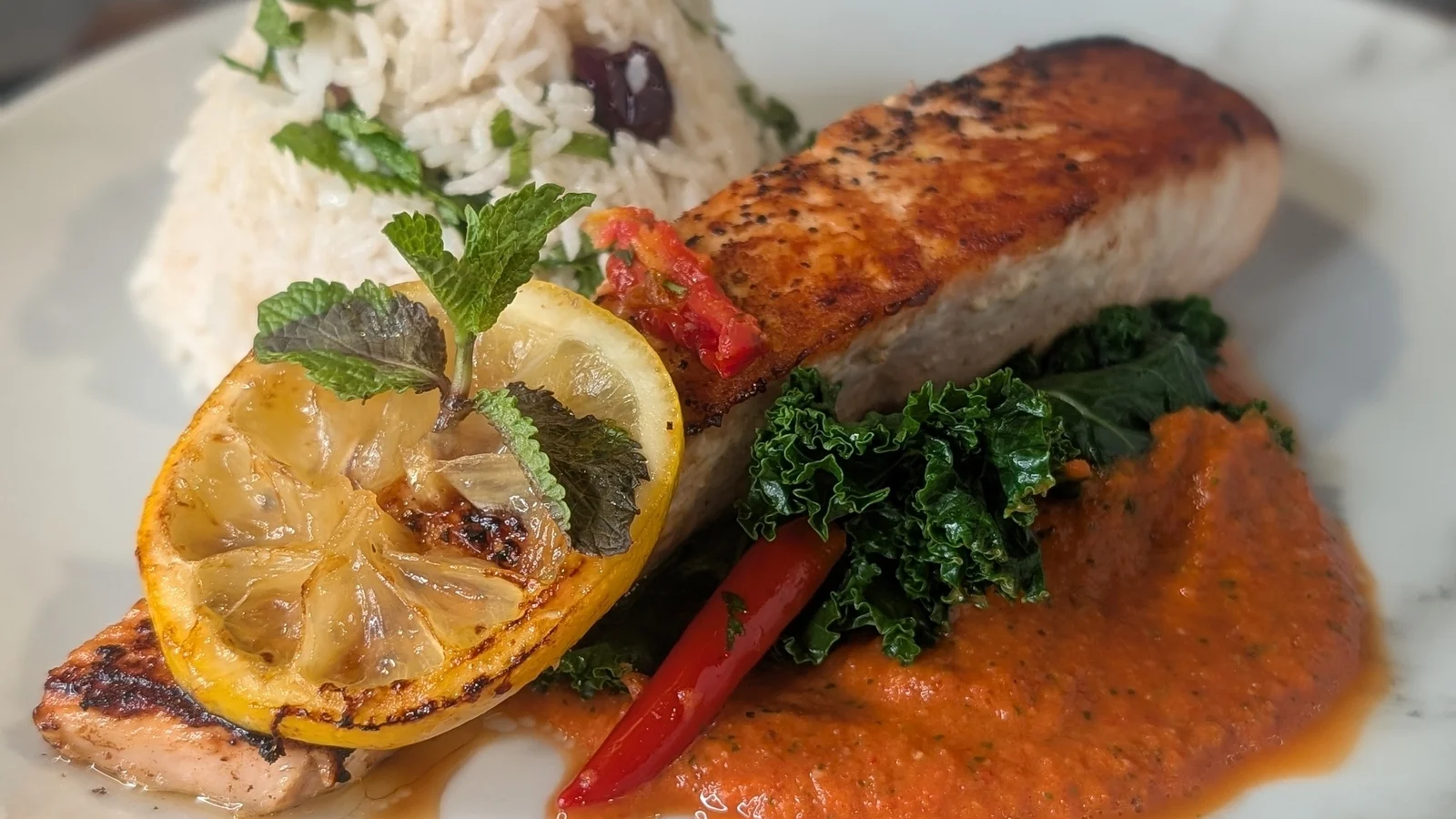Saumon rôti de Trisha avec sauce au poivron rouge : Aujourd'hui