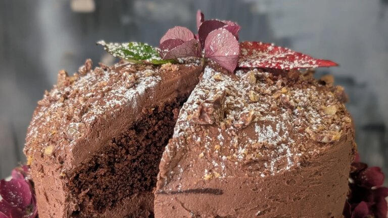 Gâteau au chocolat et au yaourt à la grecque d'Eunice Power