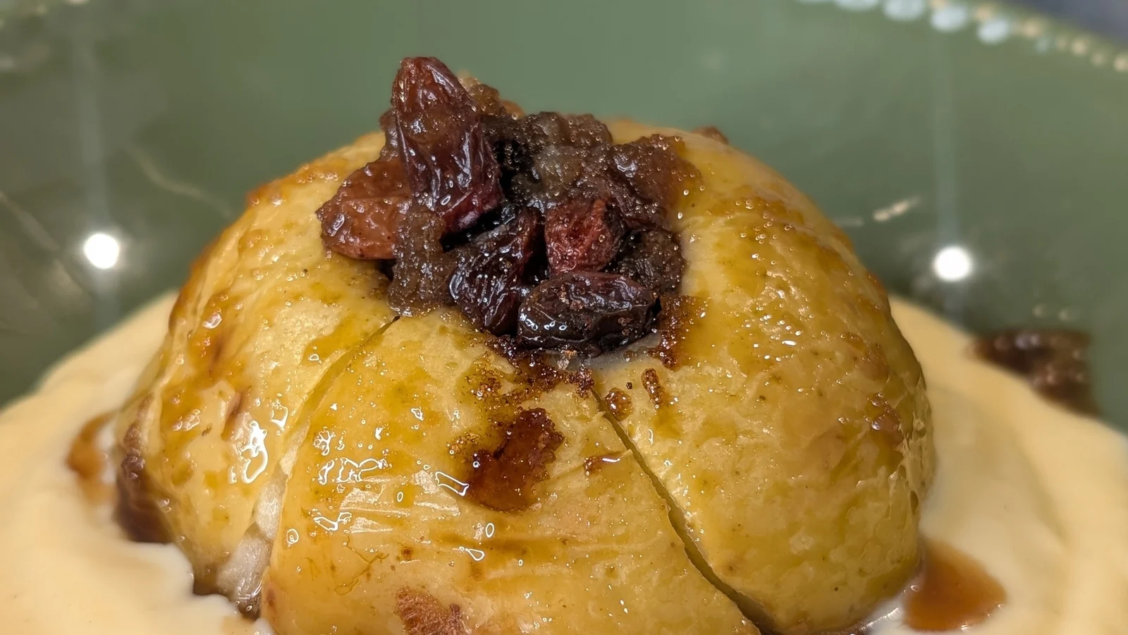 Pommes au four d'Eunice avec crème anglaise maison