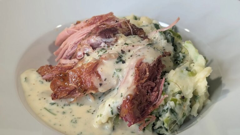 Colcannon de Sarah Butler avec sauce jambon et persil