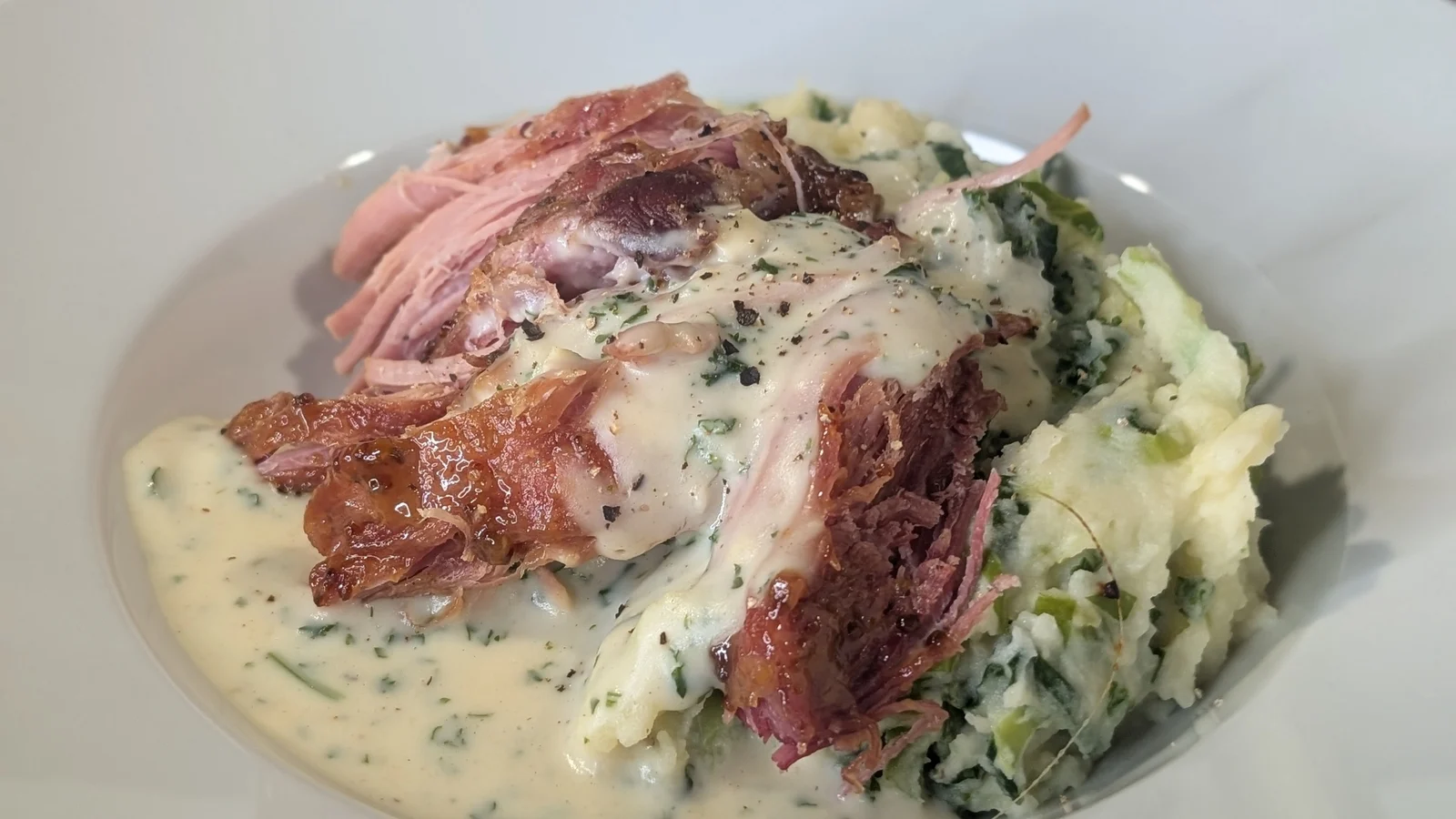 Colcannon de Sarah Butler avec sauce jambon et persil