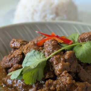 Rendang de bœuf de Sham Hanifa avec riz à la noix de coco