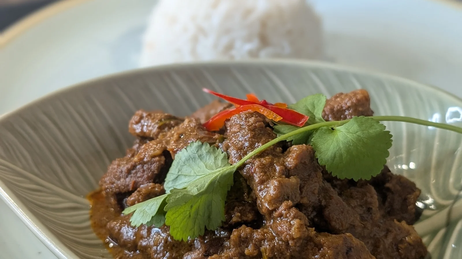 Rendang de bœuf de Sham Hanifa avec riz à la noix de coco