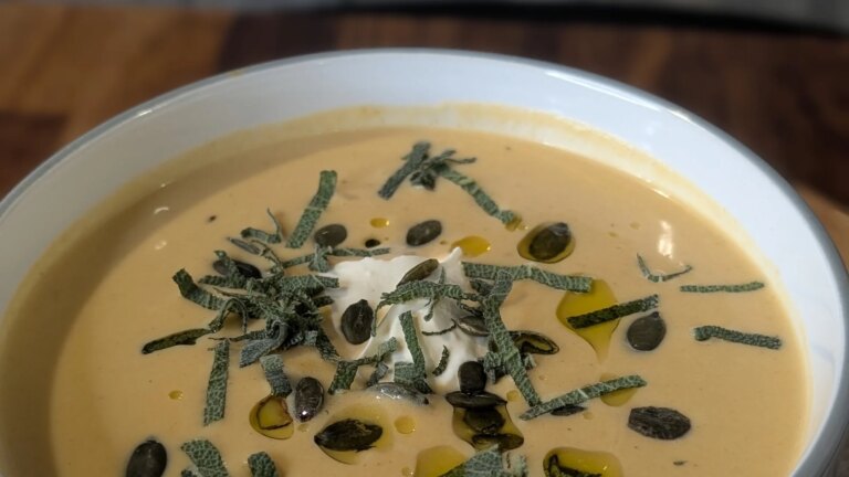 Soupe de potiron et de panais rôtis aux épices de Wade Murphy