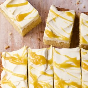 Plateau de cuisson au citron et aux fruits de la passion de Mary Berry